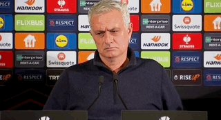 开云官网-主场一战出局？穆帅新闻会打呼噜+不建议对手庆祝